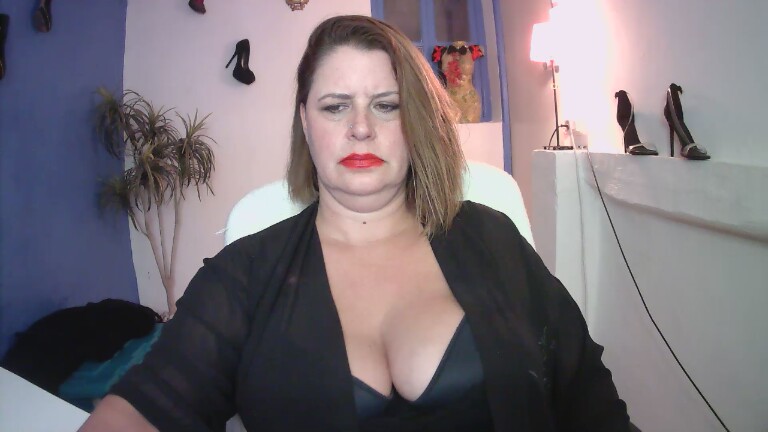 SuziB_British's Streamate show and profile