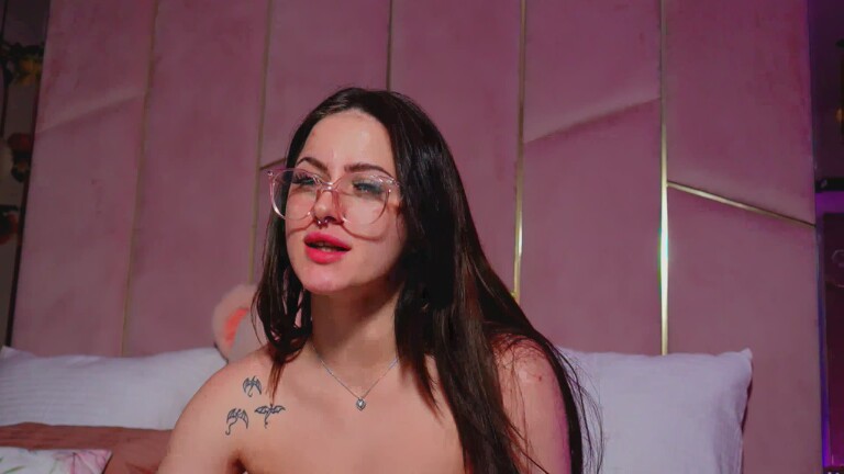 LucyLexton's Streamate show and profile