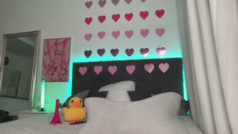 VIRGINIECAPRICE's Streamate show and profile