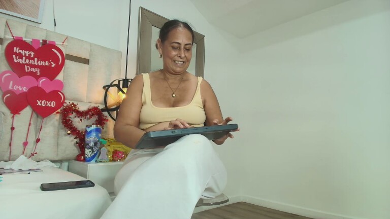 SaraBiigAss's Streamate show and profile