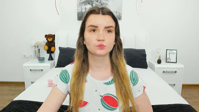 Reneswee's Streamate show and profile