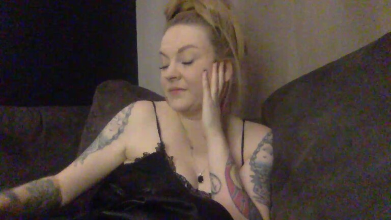 TattooedHousewife's Streamate show and profile